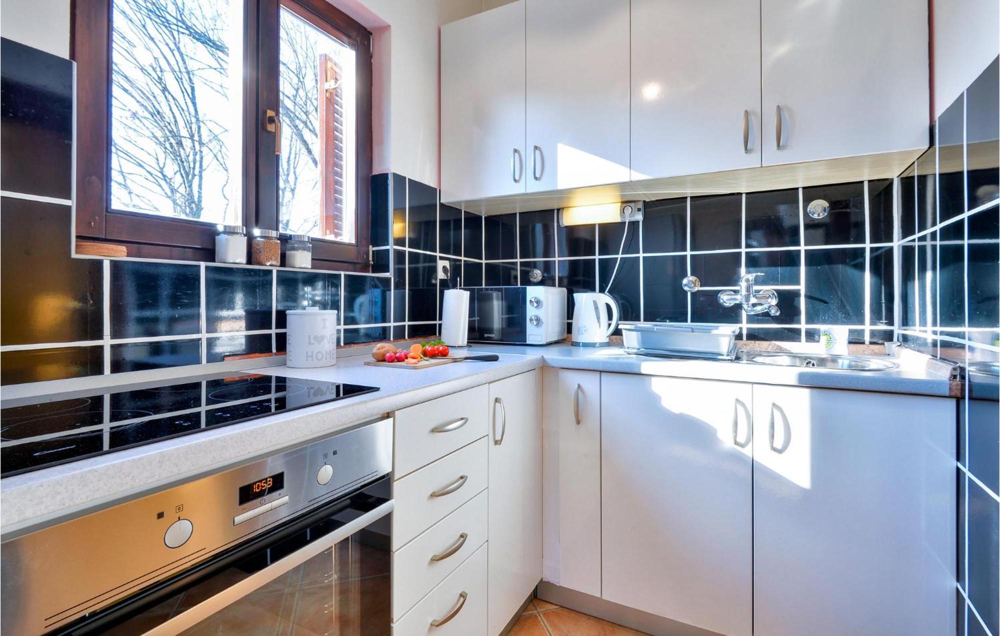 2 Bedroom Gorgeous Home In Gornje Stative Kültér fotó